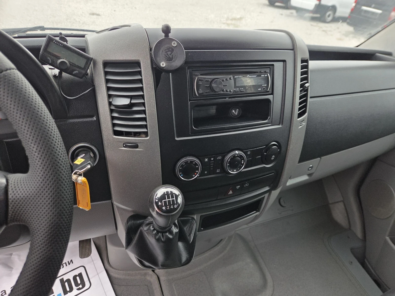 VW Crafter 2.0 TDI, 7 местен, Клима , снимка 12 - Бусове и автобуси - 54189358