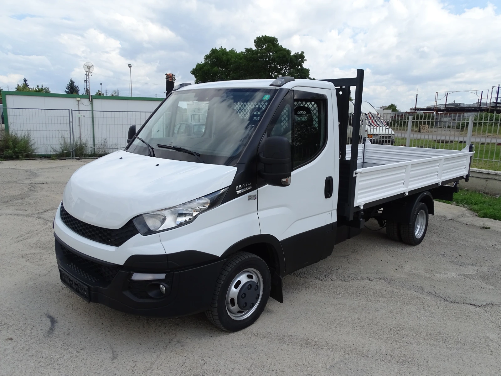Iveco 35c17 * КЛИМАТРОНИК* Д-4.10м  ТРИСТРАНЕН САМОСВАЛ * , снимка 9 - Бусове и автобуси - 54960933
