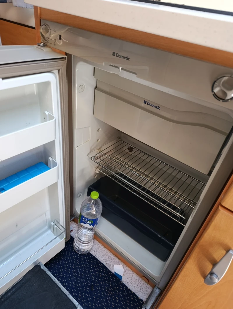 Каравана Eifelland 395, снимка 9 - Каравани и кемпери - 52372283