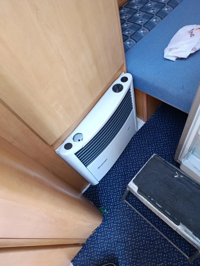 Каравана Eifelland 395, снимка 10 - Каравани и кемпери - 52372283