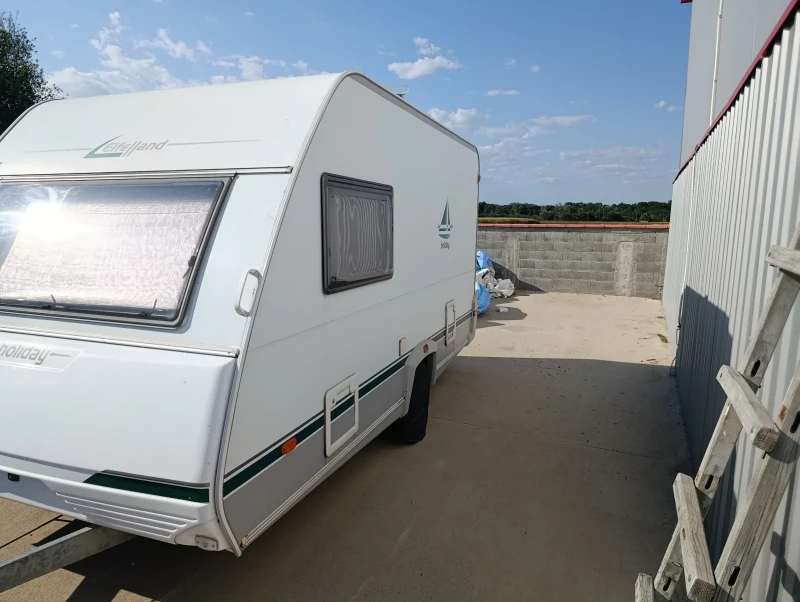 Каравана Eifelland 395, снимка 2 - Каравани и кемпери - 52372283