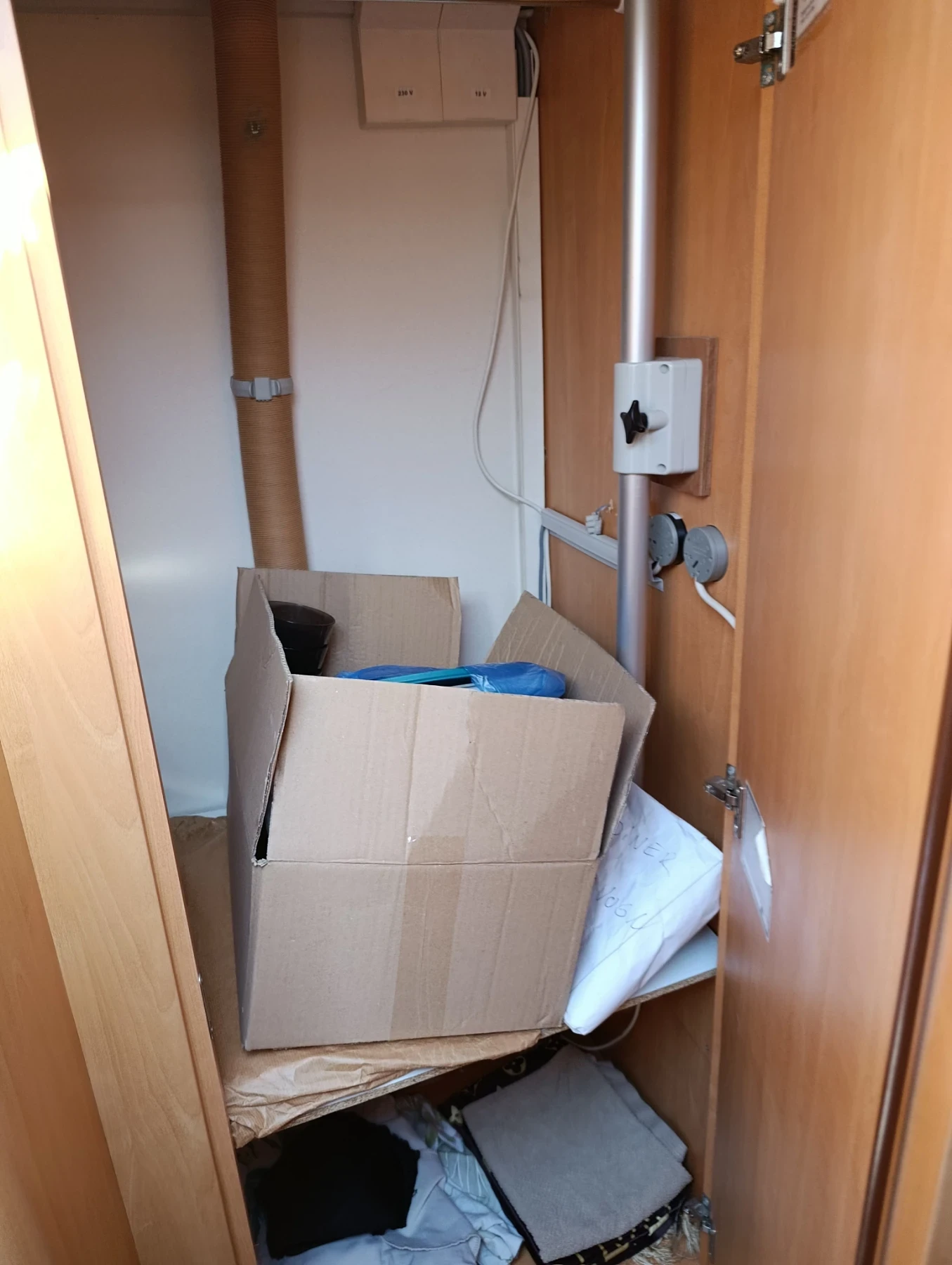  Eifelland 395 | Mobile.bg   15