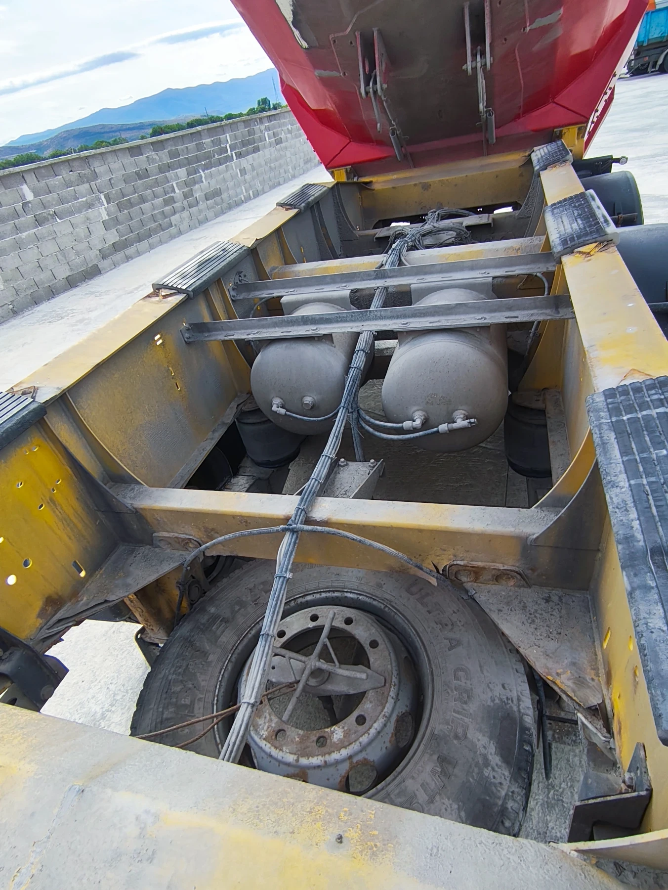 Полуремарке Schwarzmuller Тежи 5100 кг, снимка 9 - Ремаркета - 56118448