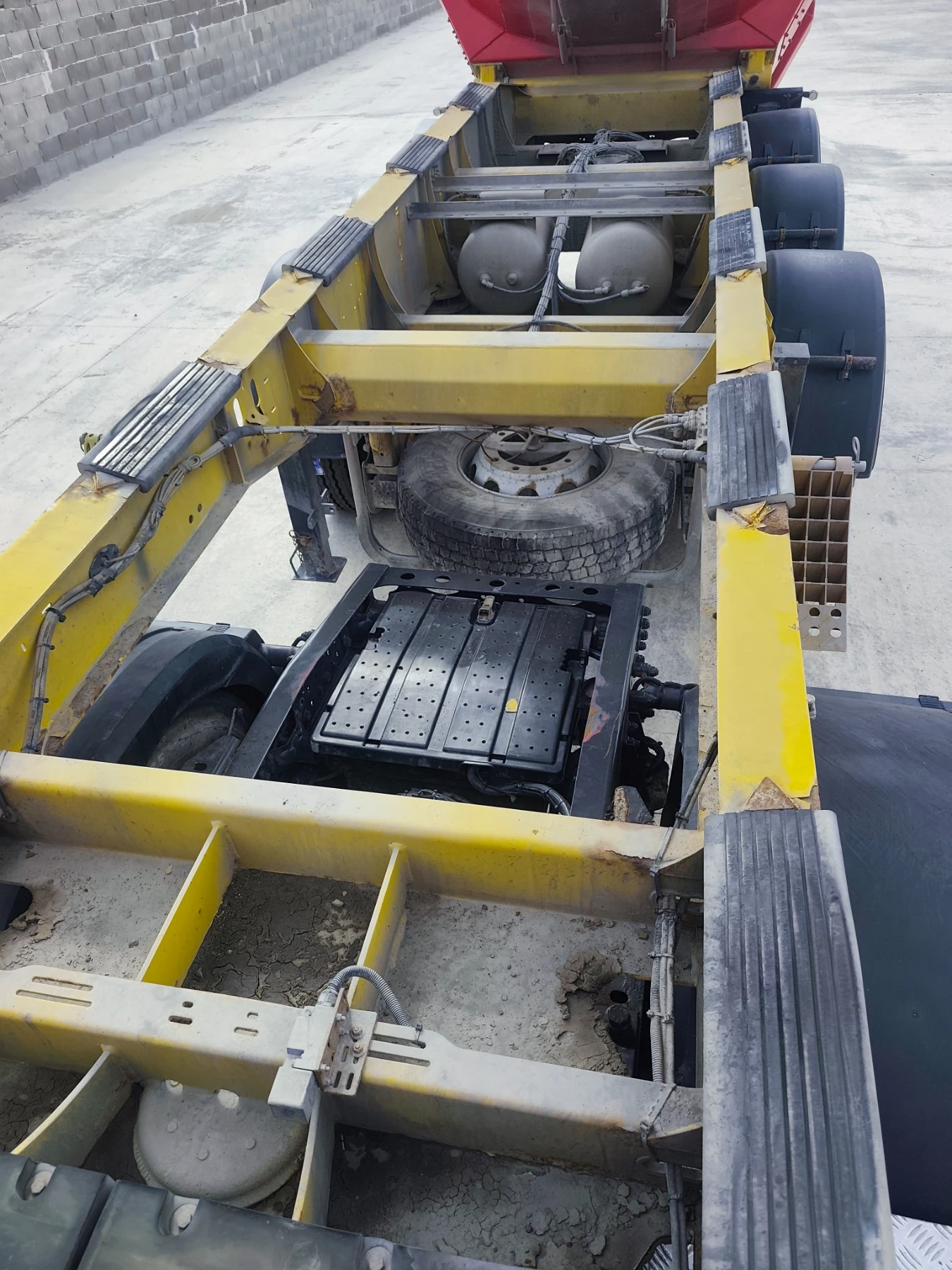 Полуремарке Schwarzmuller Тежи 5100 кг, снимка 7 - Ремаркета - 56118448