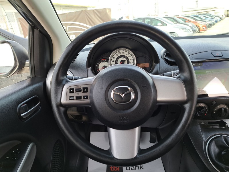 Mazda 2 1.4-ГАЗ-НАВИ-TV, снимка 11 - Автомобили и джипове - 45823790