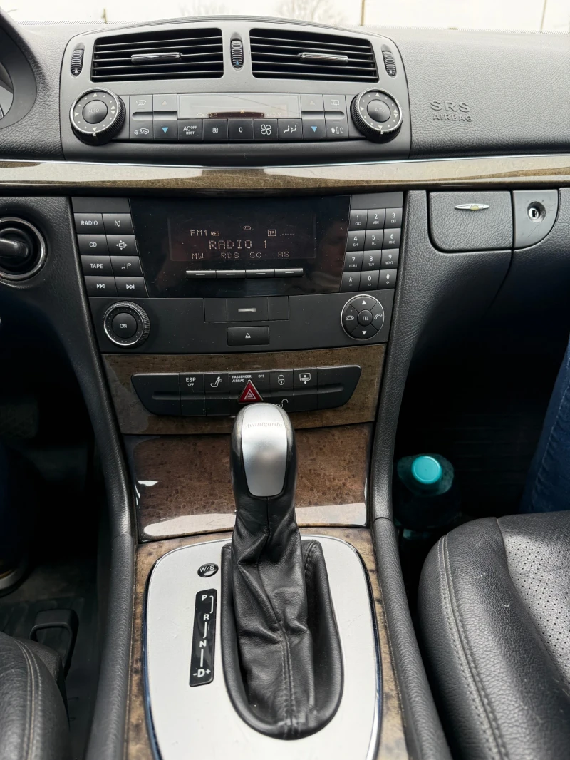 Mercedes-Benz E 220 Avantgarde, снимка 4 - Автомобили и джипове - 52068584