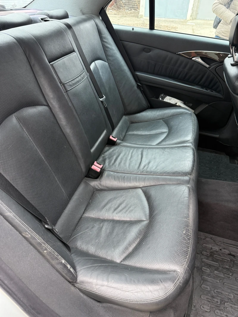 Mercedes-Benz E 220 Avantgarde, снимка 10 - Автомобили и джипове - 52068584
