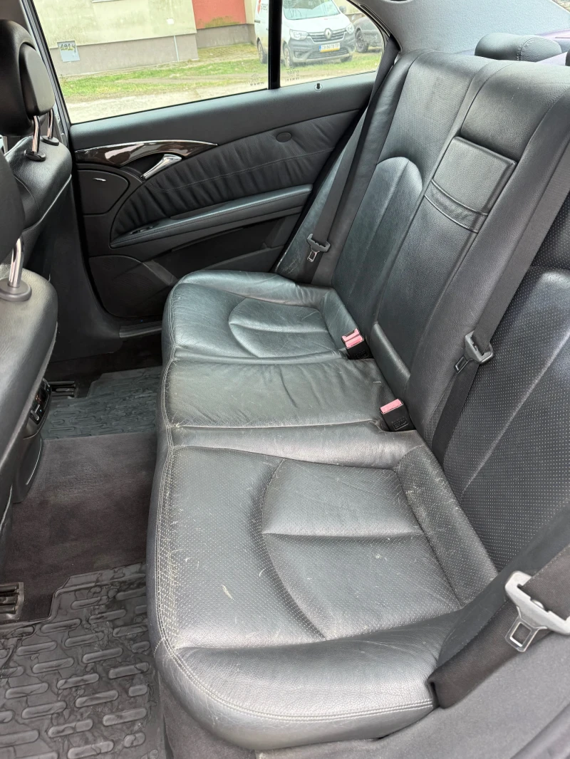 Mercedes-Benz E 220 Avantgarde, снимка 7 - Автомобили и джипове - 52068584