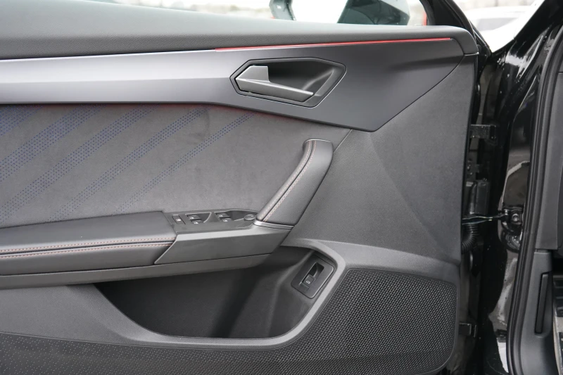 Cupra Formentor 2.0 VZ* 4x4* FACELIFT* Camera* Caplay* , снимка 7 - Автомобили и джипове - 53087235