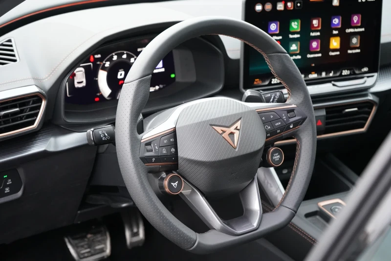 Cupra Formentor 2.0 VZ* 4x4* FACELIFT* Camera* Caplay* , снимка 9 - Автомобили и джипове - 53087235