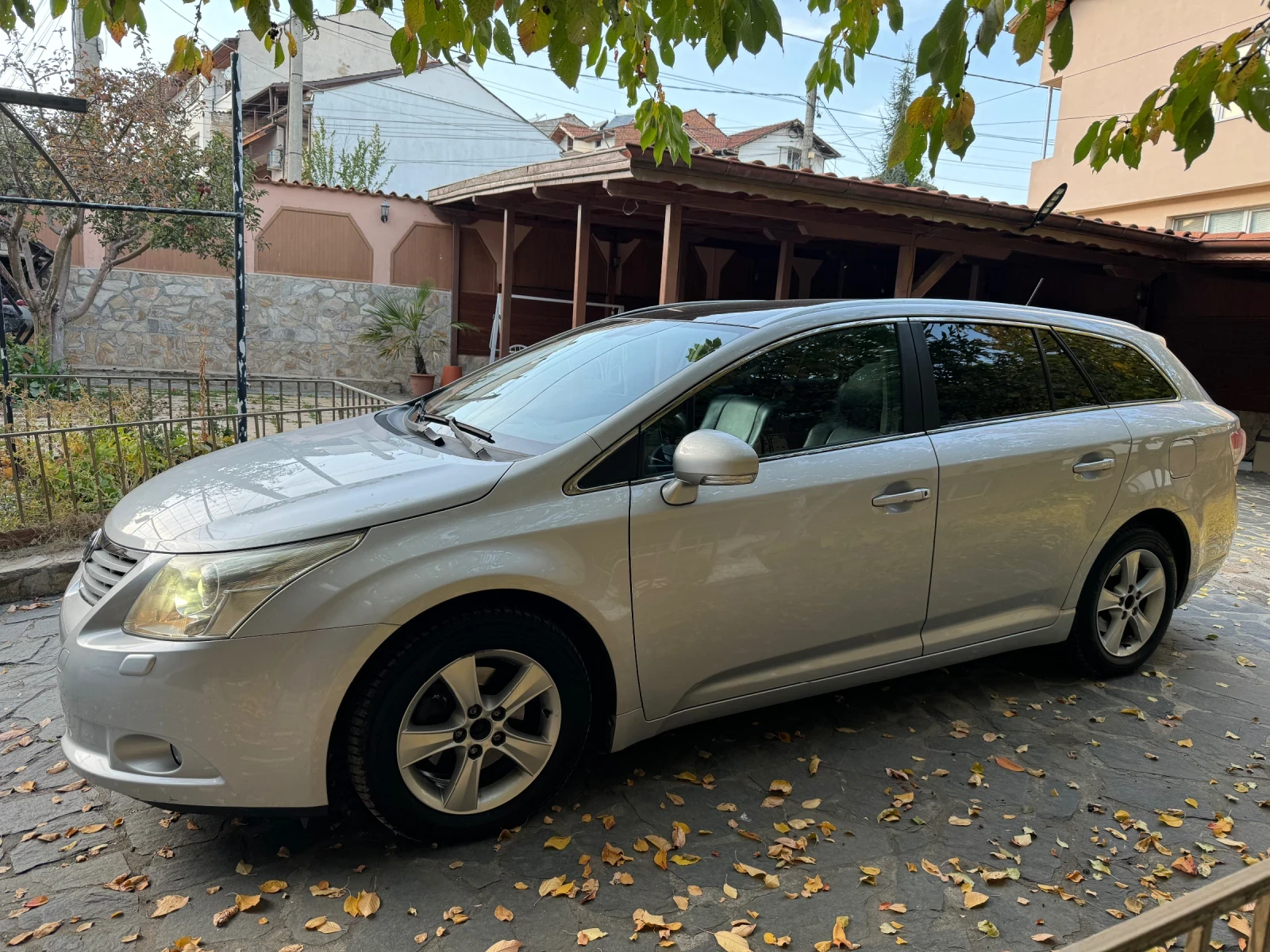 Toyota Avensis 2.0 бензин AUTOMATIC  - изображение 2