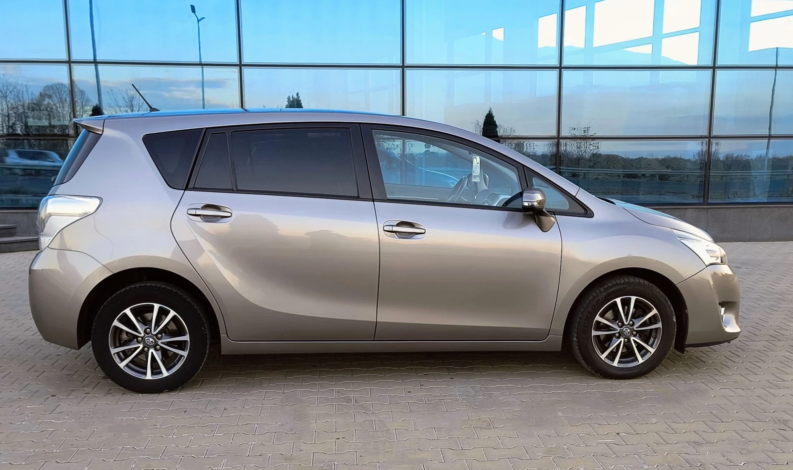 Toyota Verso 1.6D4D SkyViev Edition - изображение 5