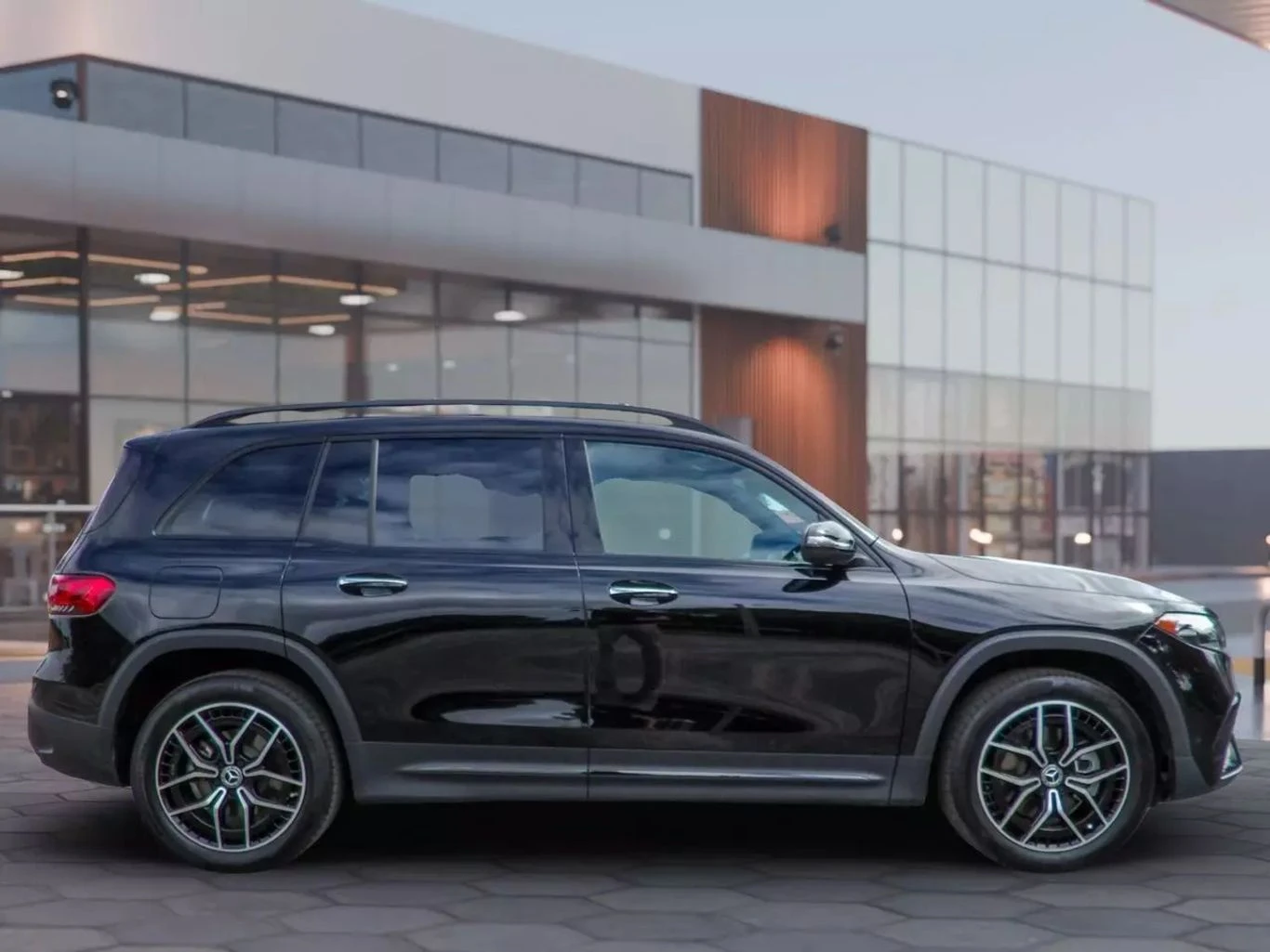 Mercedes-Benz EQB * ЛУКСОЗЕН* * 4MATIC* * ЦЕНА ДО БЪЛГАРИЯ * (CARFAX - изображение 3