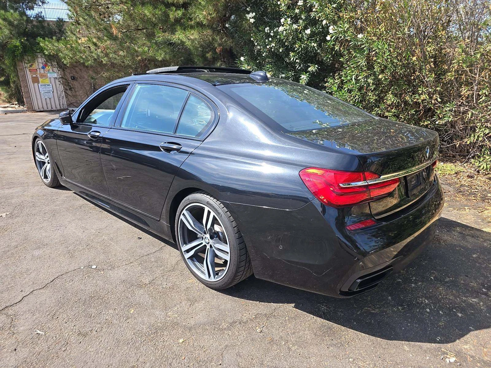 BMW 750 M* SPORT* ДИГИТАЛНО* ТАБЛО* ПОДГРЕВ* КАМЕРА* КЕЙЛЕ - изображение 4