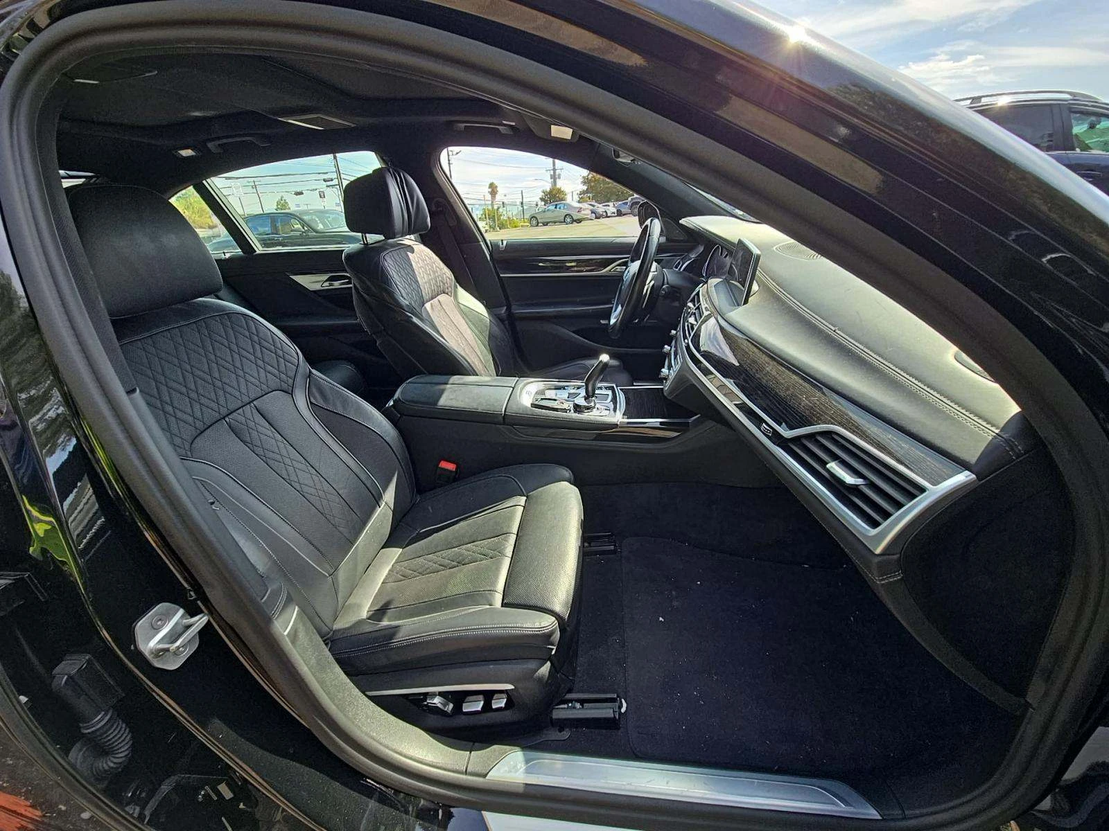 BMW 750 M* SPORT* ДИГИТАЛНО* ТАБЛО* ПОДГРЕВ* КАМЕРА* КЕЙЛЕ - изображение 7