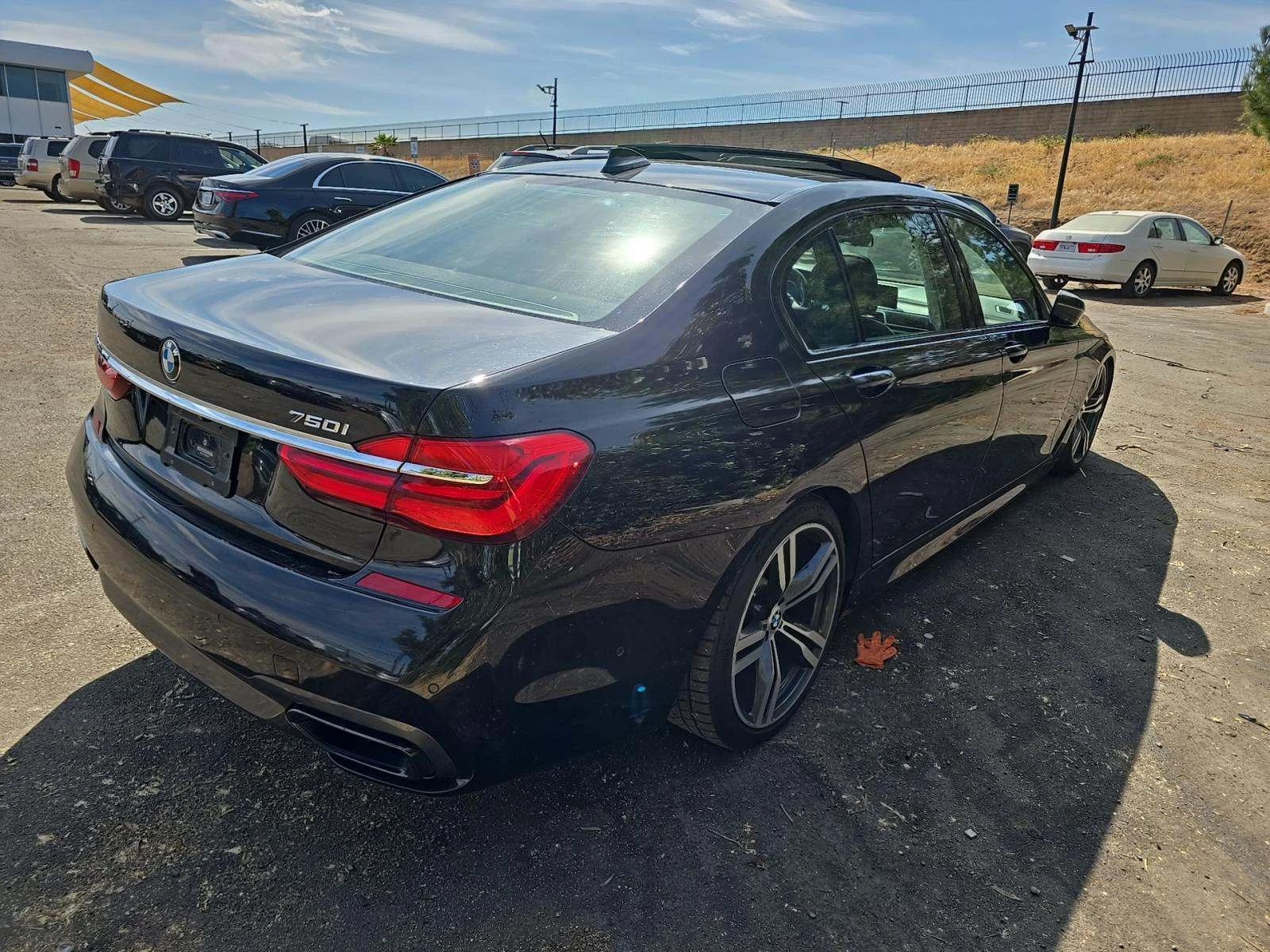 BMW 750 M* SPORT* ДИГИТАЛНО* ТАБЛО* ПОДГРЕВ* КАМЕРА* КЕЙЛЕ - изображение 2