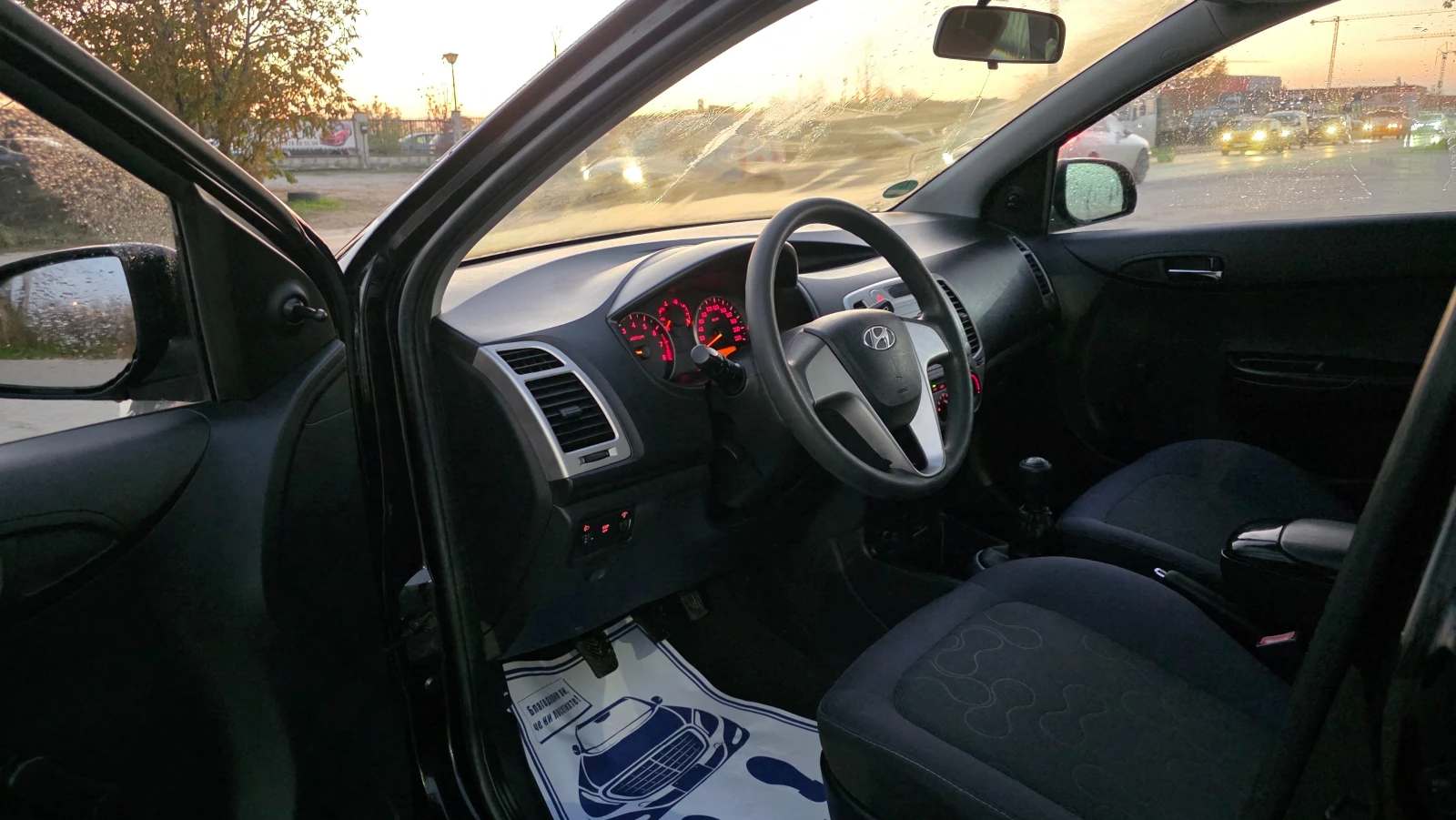 Hyundai I20 1.3i/80hp-АГУ, снимка 8 - Автомобили и джипове - 54663845
