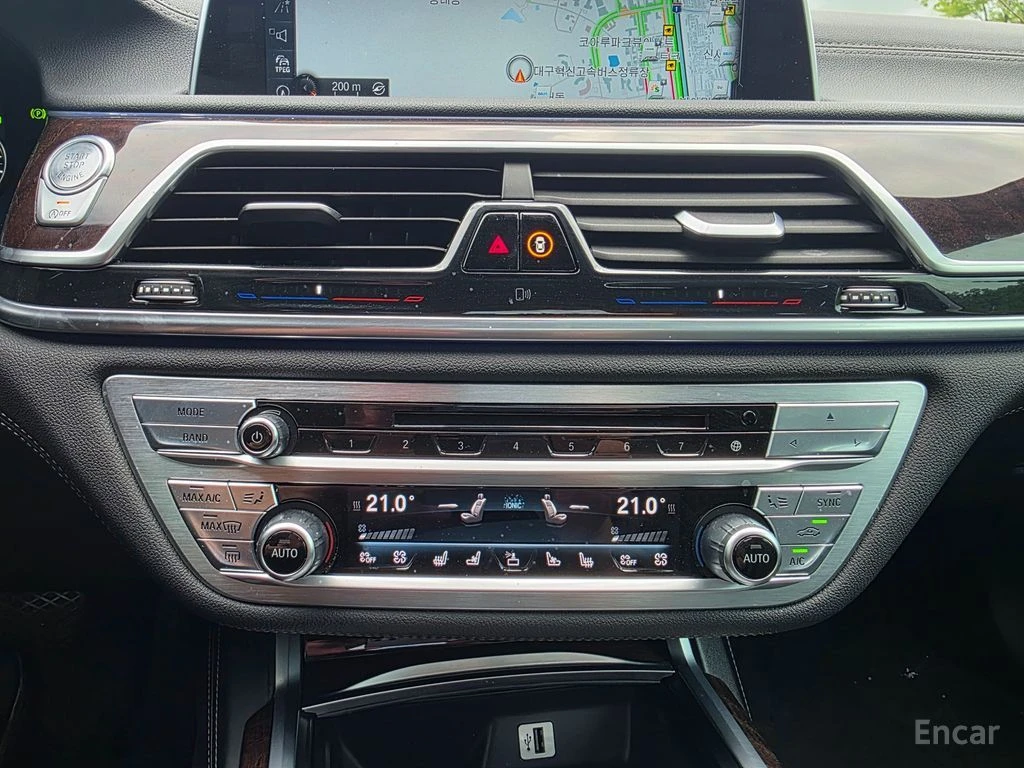 BMW 750 Li xDrive* BOWERS & WILKINS* МАСАЖ* 360* ХЕДЪП* TV, снимка 12 - Автомобили и джипове - 55046130