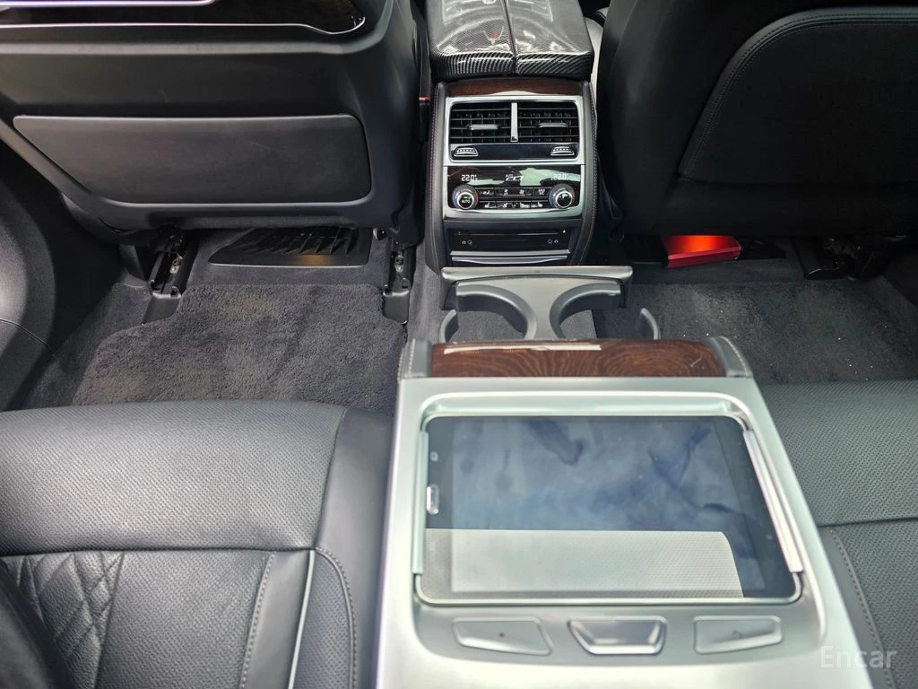 BMW 750 Li xDrive* BOWERS & WILKINS* МАСАЖ* 360* ХЕДЪП* TV, снимка 16 - Автомобили и джипове - 55046130