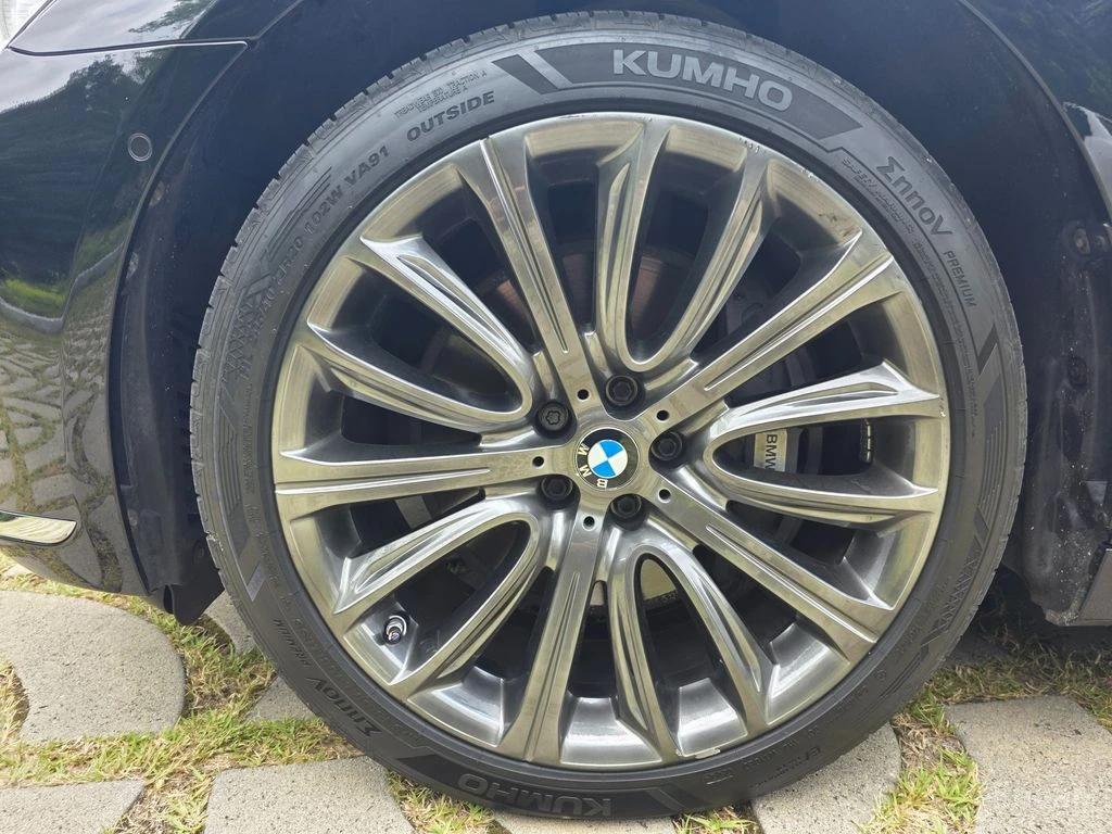 BMW 750 Li xDrive* BOWERS & WILKINS* МАСАЖ* 360* ХЕДЪП* TV, снимка 5 - Автомобили и джипове - 55046130