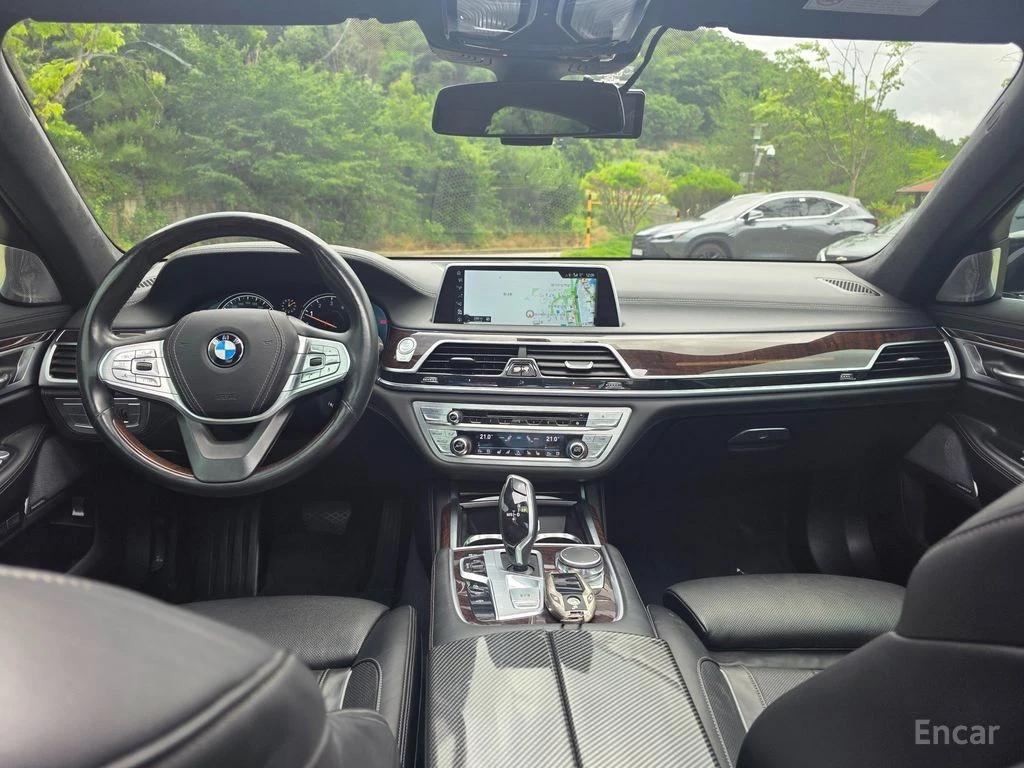 BMW 750 Li xDrive* BOWERS & WILKINS* МАСАЖ* 360* ХЕДЪП* TV, снимка 8 - Автомобили и джипове - 55046130