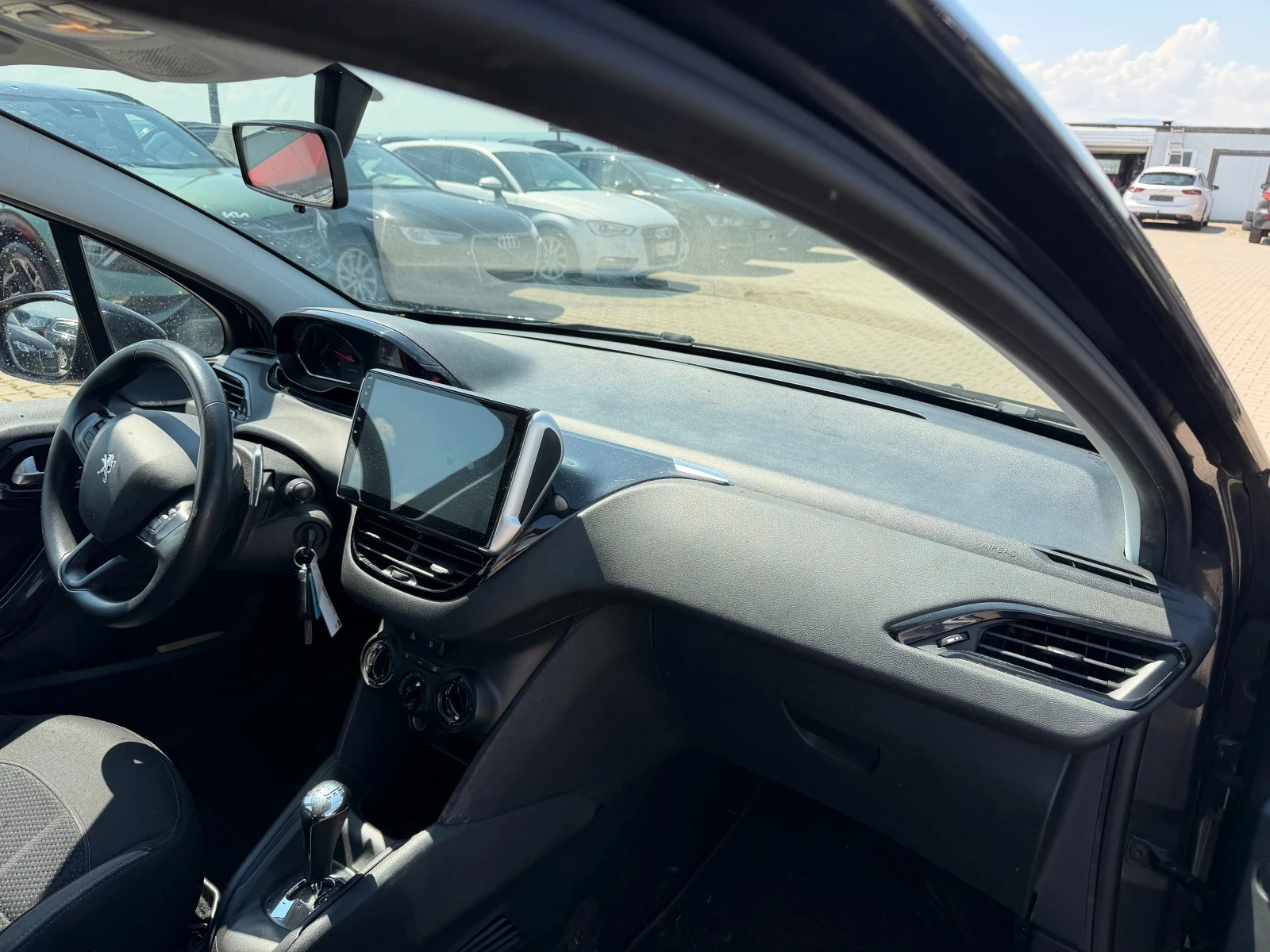 Peugeot 208 1.4HDI AVTOMAT/NAVI EURO 5, снимка 10 - Автомобили и джипове - 55059285