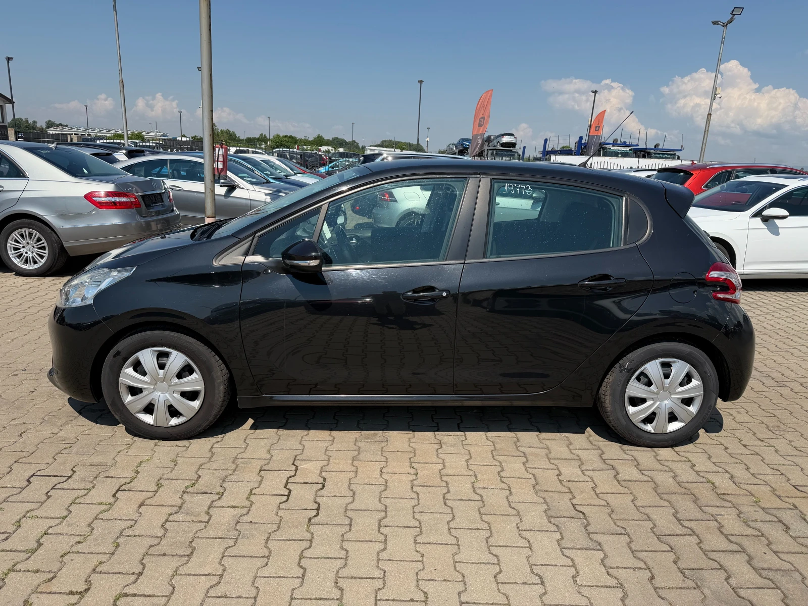 Peugeot 208 1.4HDI AVTOMAT/NAVI EURO 5, снимка 9 - Автомобили и джипове - 55059285