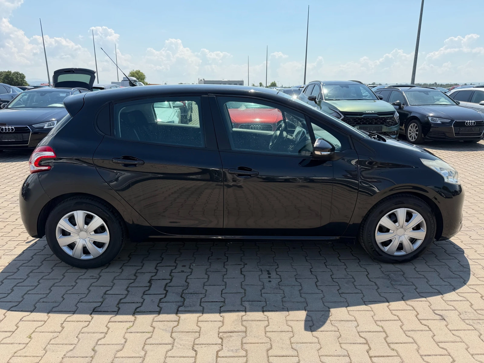 Peugeot 208 1.4HDI AVTOMAT/NAVI EURO 5, снимка 5 - Автомобили и джипове - 55059285