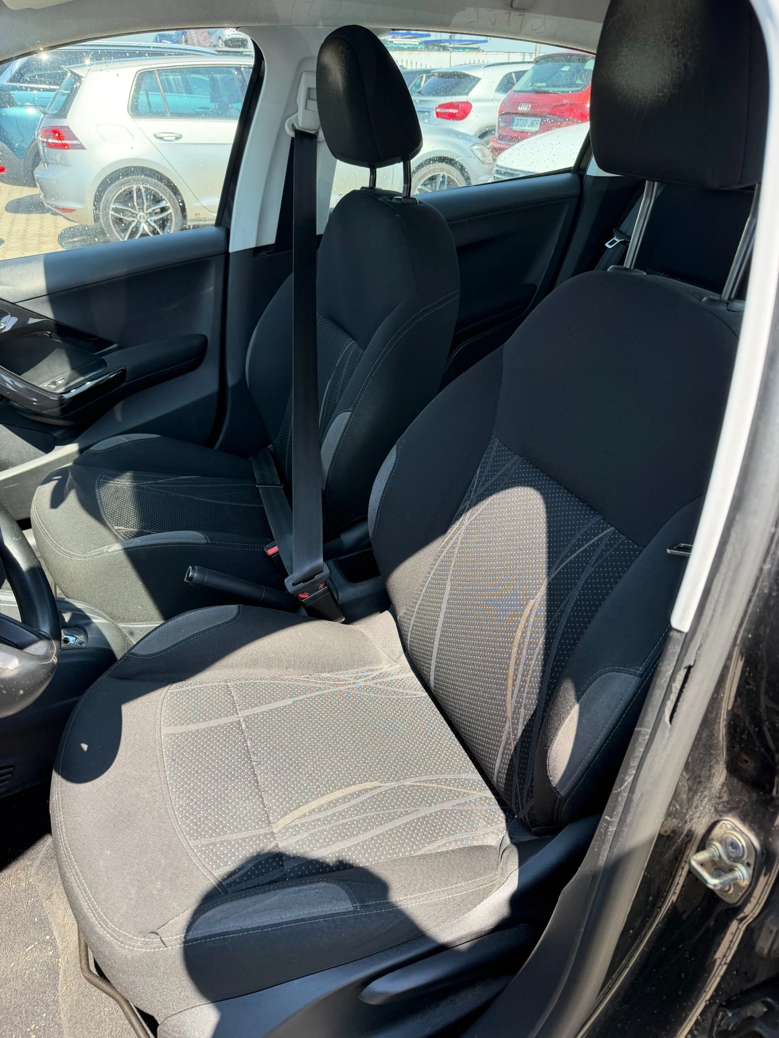 Peugeot 208 1.4HDI AVTOMAT/NAVI EURO 5, снимка 12 - Автомобили и джипове - 55059285