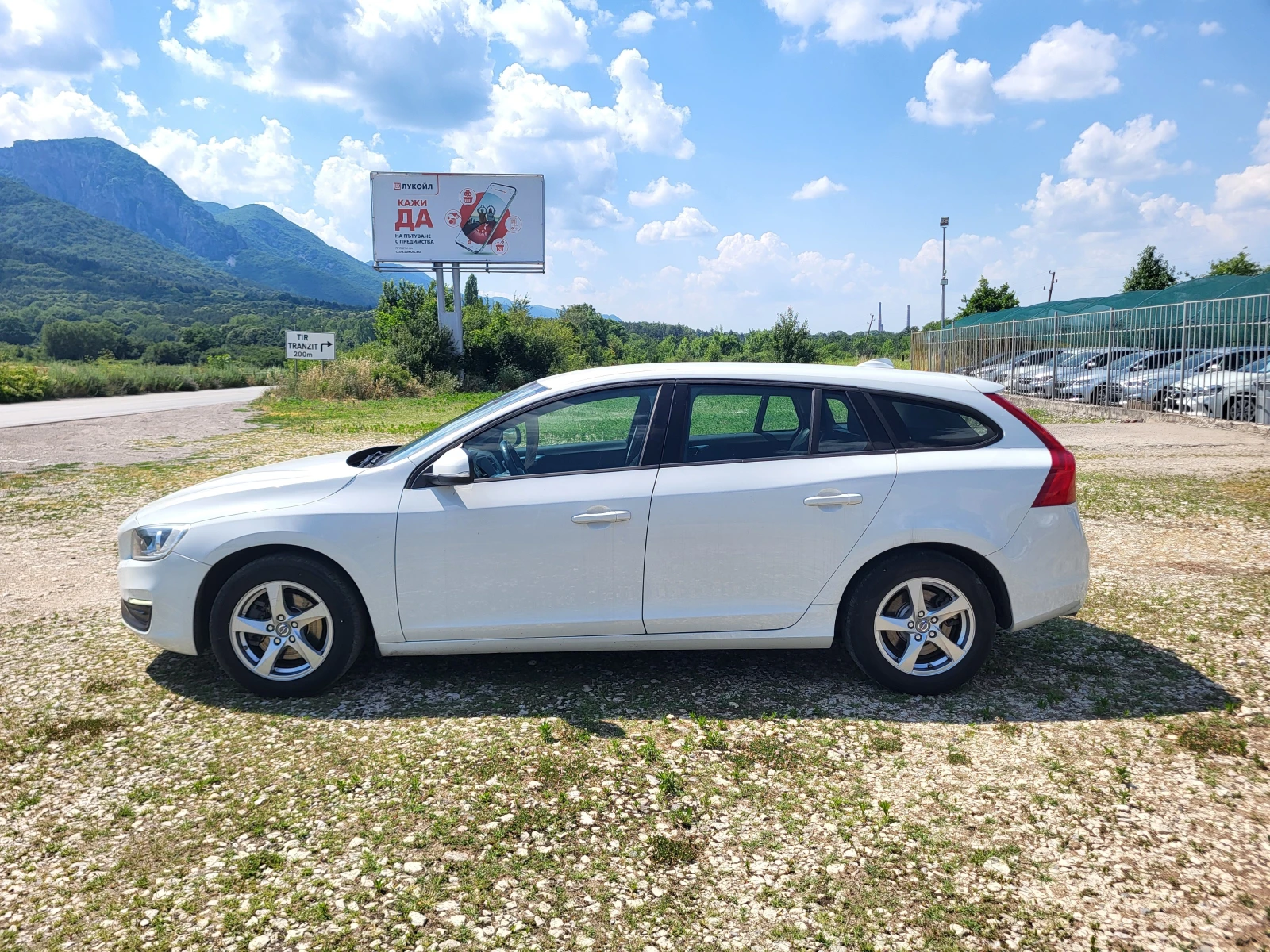 Volvo V60 1.6D POWERSHIFT, снимка 2 - Автомобили и джипове - 55086070