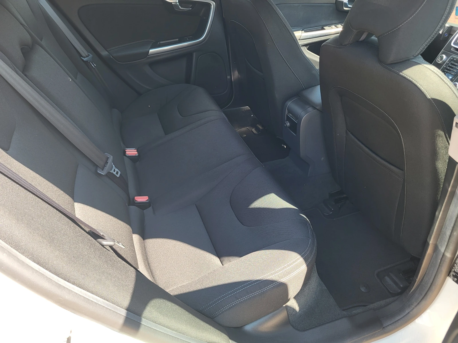 Volvo V60 1.6D POWERSHIFT, снимка 12 - Автомобили и джипове - 55086070