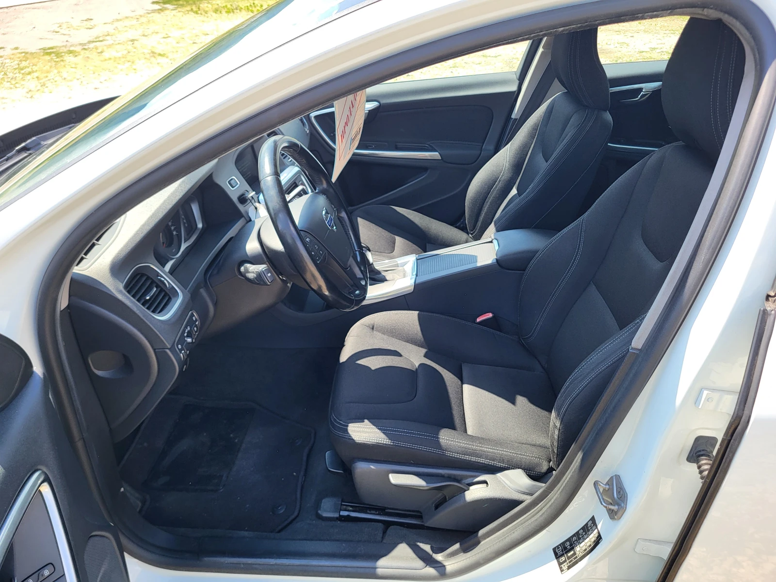 Volvo V60 1.6D POWERSHIFT, снимка 9 - Автомобили и джипове - 55086070