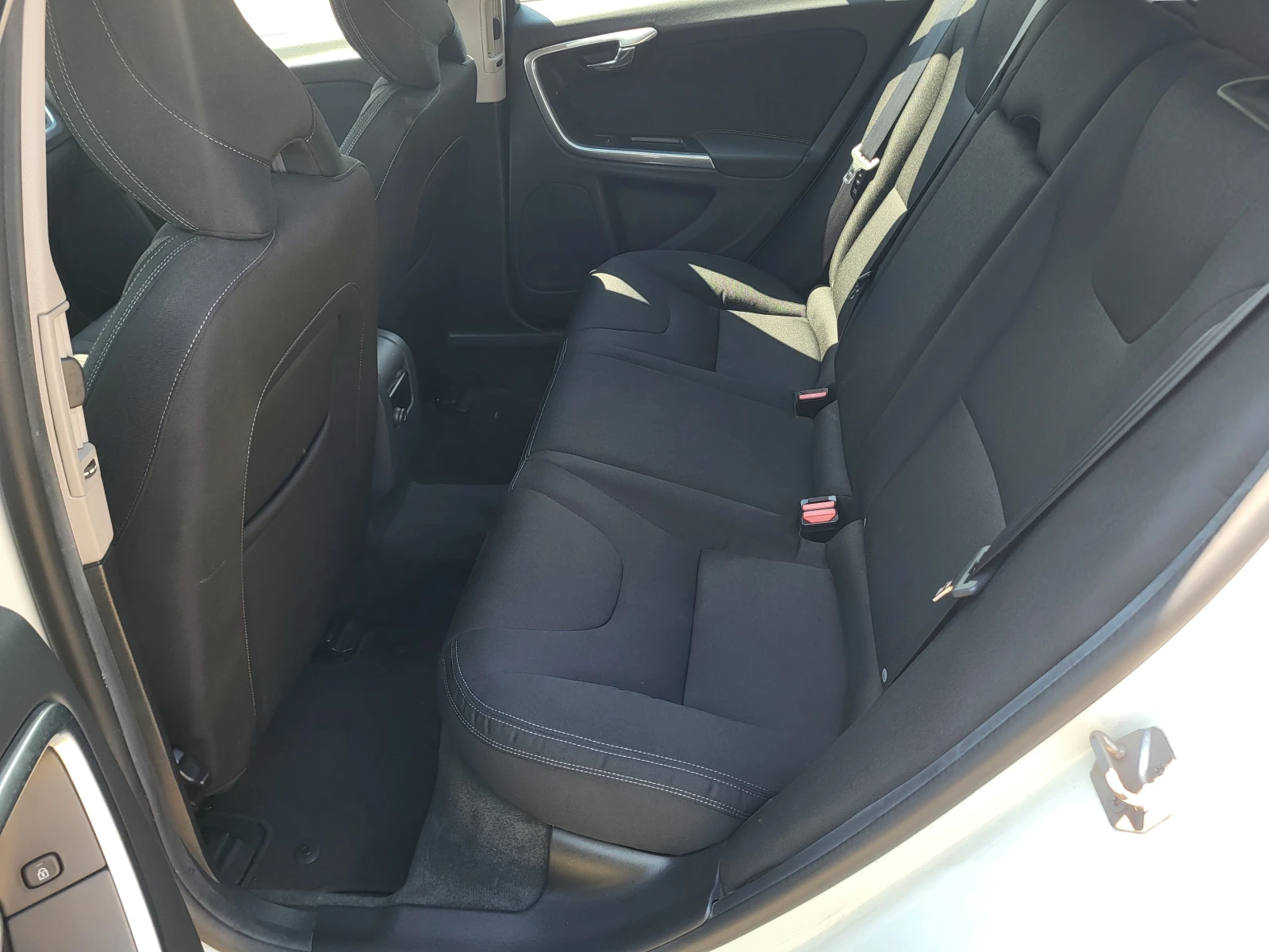 Volvo V60 1.6D POWERSHIFT, снимка 10 - Автомобили и джипове - 55086070