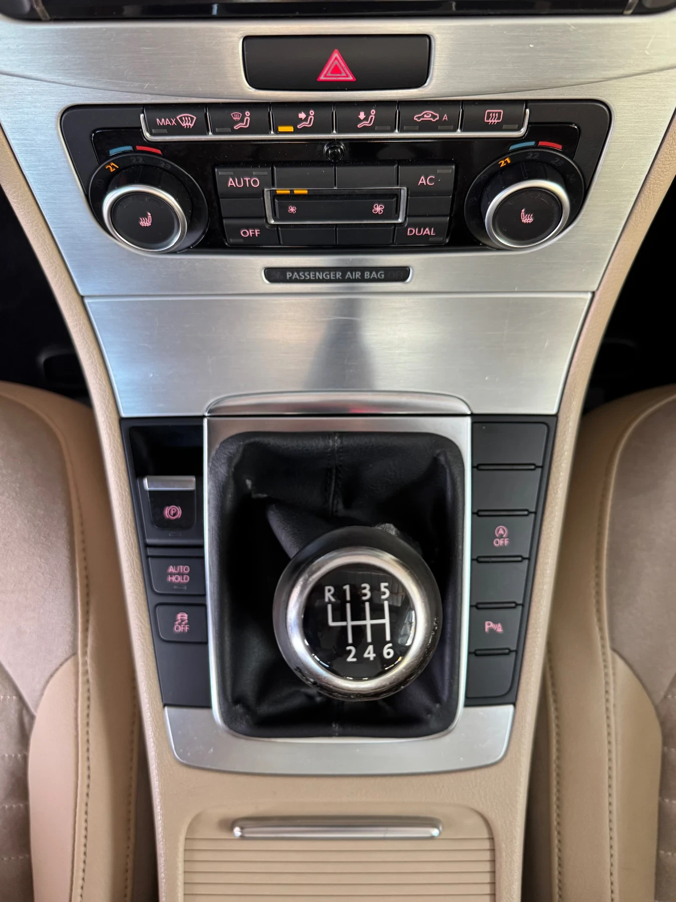VW Passat 2, 0TDi* HIGH LINE* РЕАЛНИ КМ* EURO 5, снимка 11 - Автомобили и джипове - 55144936