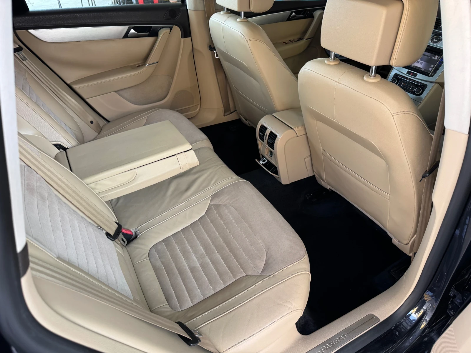 VW Passat 2, 0TDi* HIGH LINE* РЕАЛНИ КМ* EURO 5, снимка 17 - Автомобили и джипове - 55144936