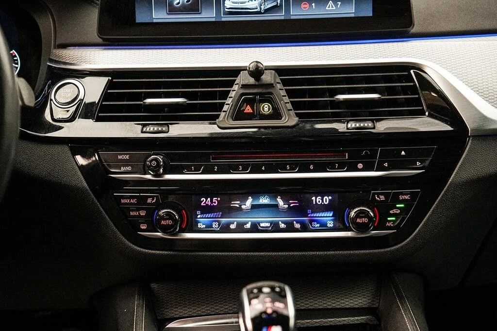 BMW 550 CARBON/BOWERS/360/HUD/ОБДУХВАНЕ/PANORAMA/, снимка 14 - Автомобили и джипове - 55404488