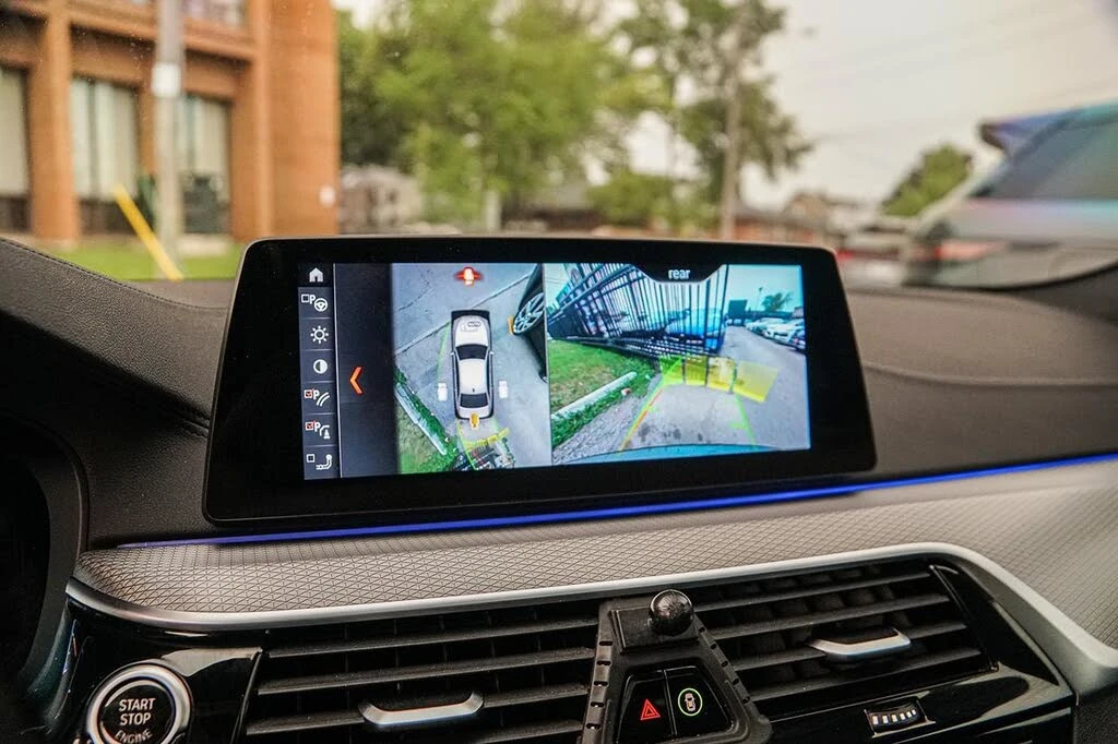 BMW 550 CARBON/BOWERS/360/HUD/ОБДУХВАНЕ/PANORAMA/, снимка 16 - Автомобили и джипове - 55404488