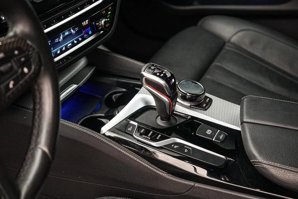 BMW 550 CARBON/BOWERS/360/HUD/ОБДУХВАНЕ/PANORAMA/, снимка 13 - Автомобили и джипове - 55404488