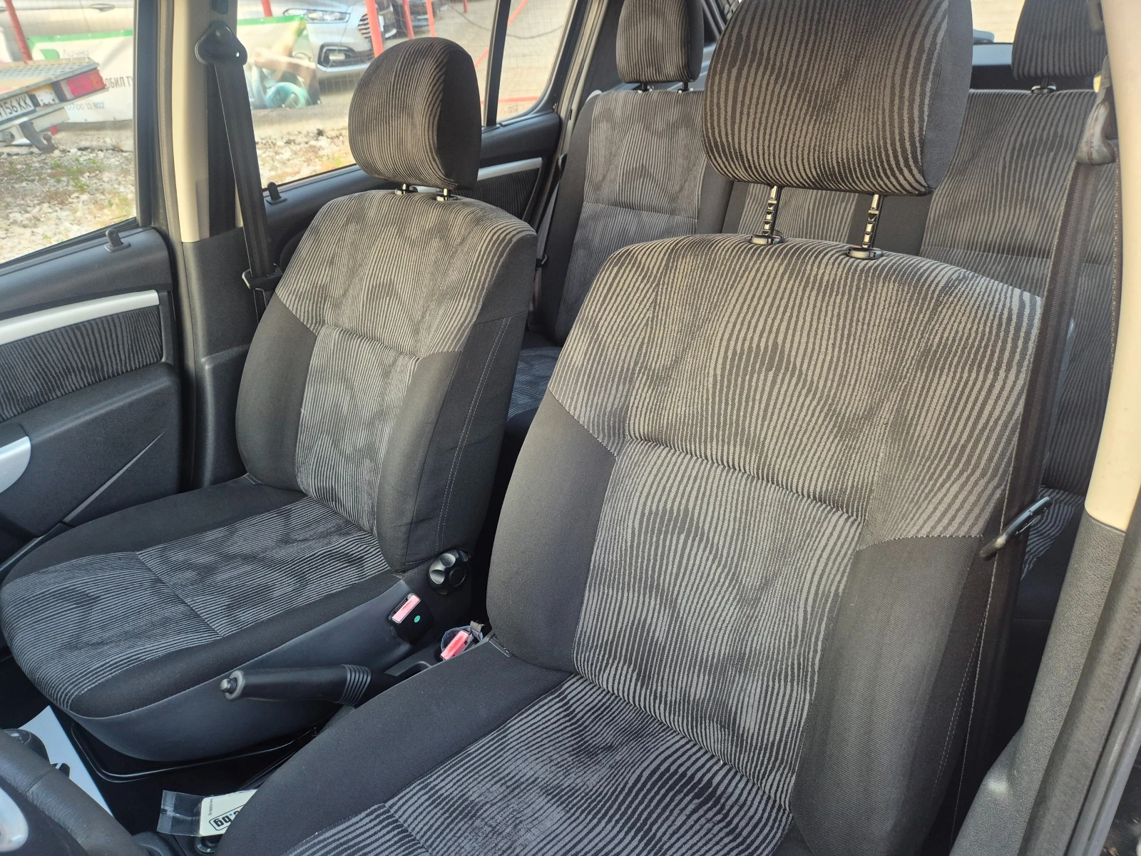 Dacia Sandero 1.4i 75k.s.GAS, KLIMATIK, снимка 10 - Автомобили и джипове - 55568299