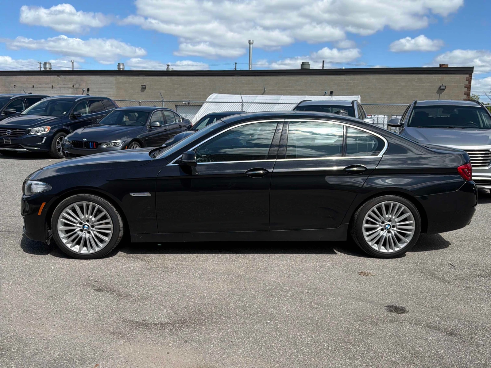 BMW 550 i xDrive| PANO| ПОДГРЕВИ| КАМЕРА| 2 КЛЮЧА| , снимка 2 - Автомобили и джипове - 56097049