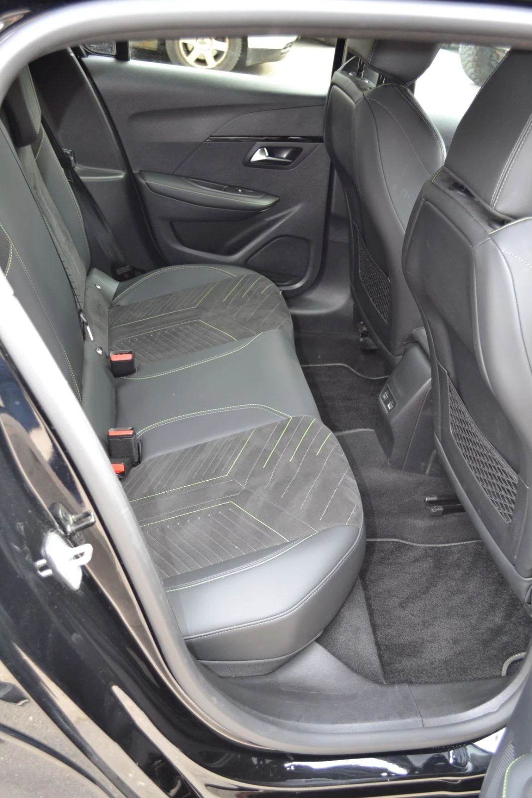 Peugeot 208 1.2 BENZ EURO 6, снимка 14 - Автомобили и джипове - 56127292