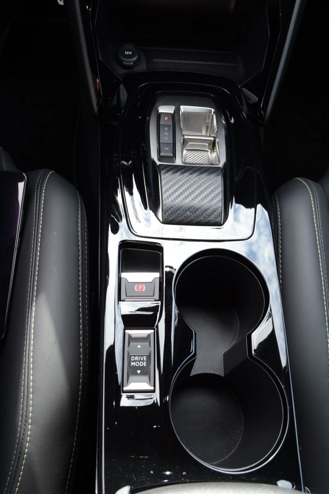 Peugeot 208 1.2 BENZ EURO 6, снимка 17 - Автомобили и джипове - 56127292