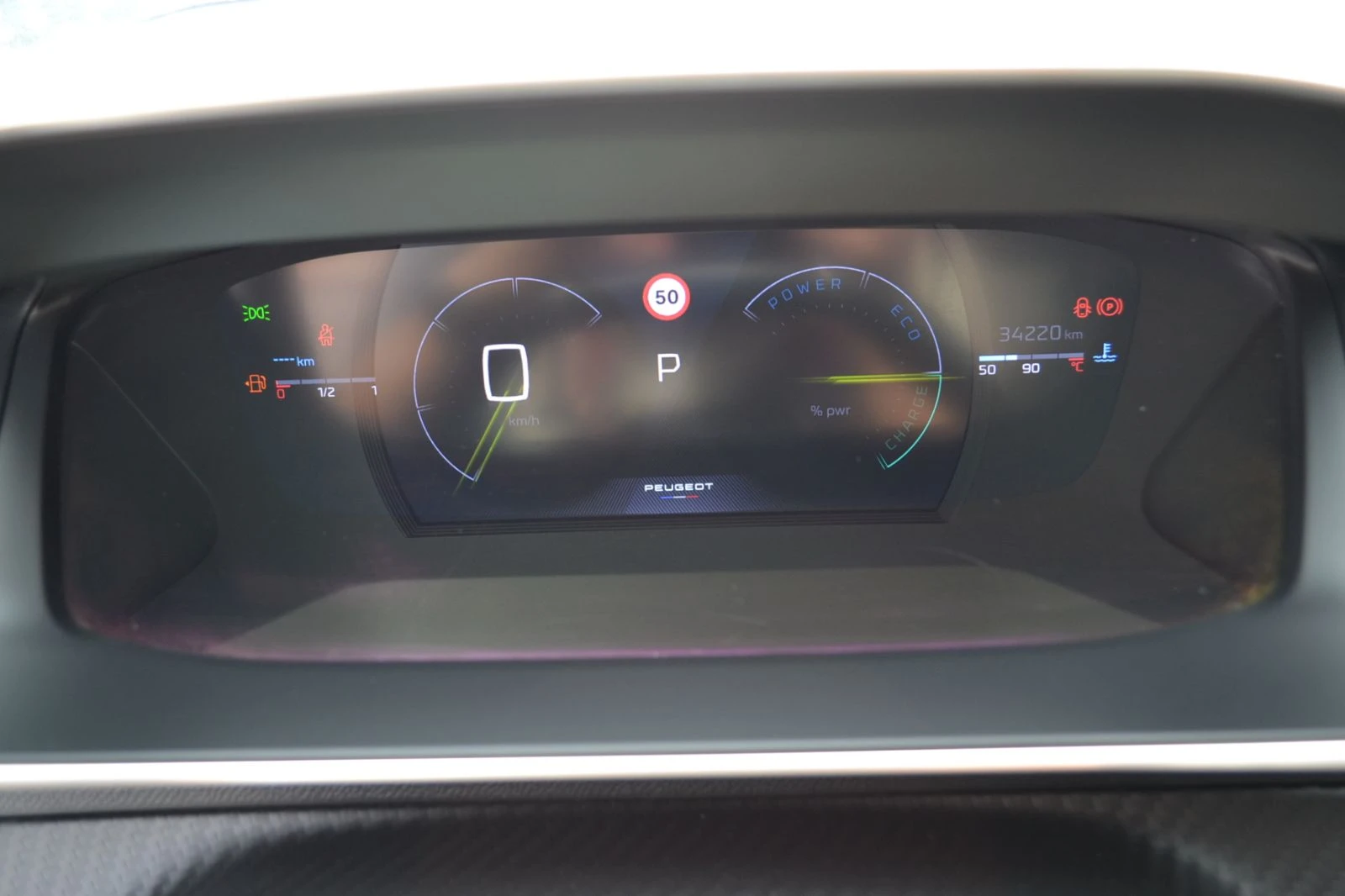 Peugeot 208 1.2 BENZ EURO 6, снимка 16 - Автомобили и джипове - 56127292