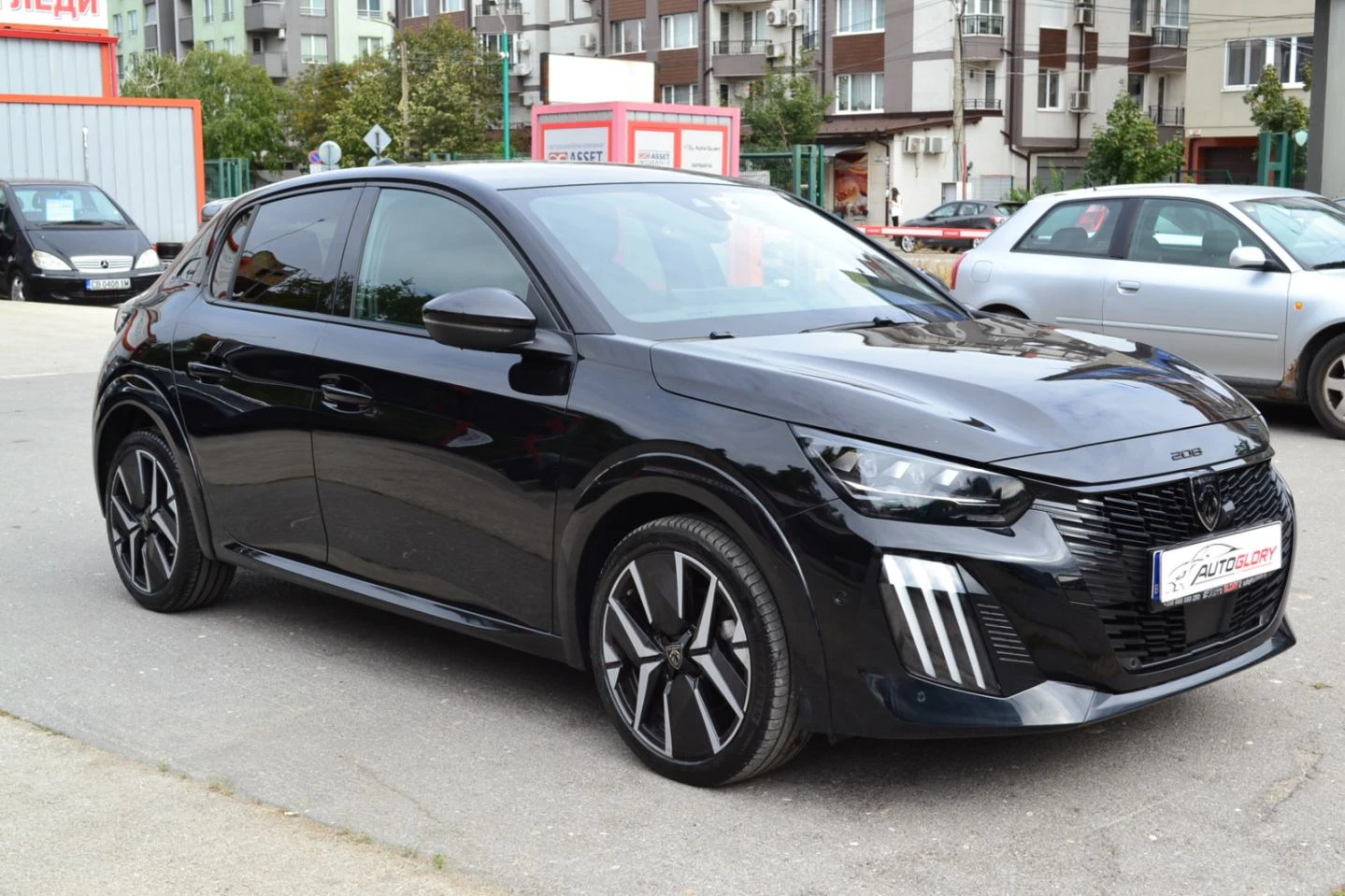 Peugeot 208 1.2 BENZ EURO 6, снимка 2 - Автомобили и джипове - 56127292