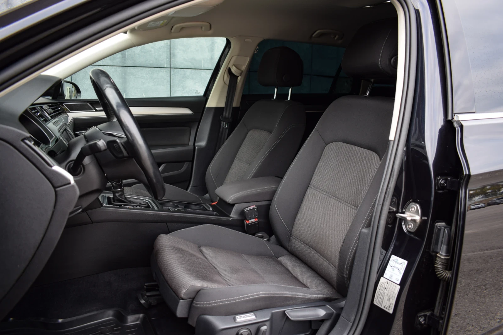 VW Passat 2.0 TDI, снимка 14 - Автомобили и джипове - 56585474
