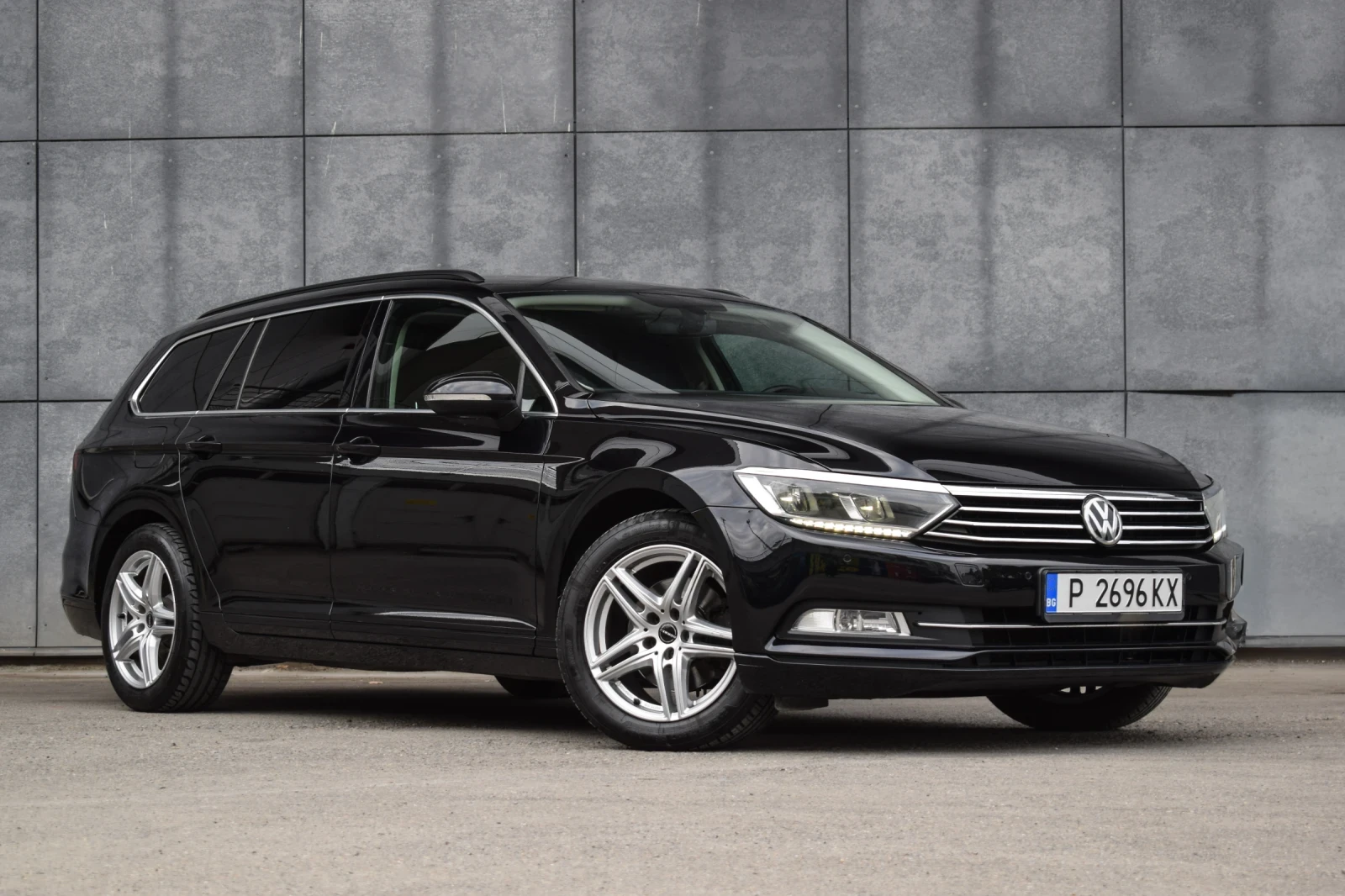 VW Passat 2.0 TDI, снимка 3 - Автомобили и джипове - 56585474