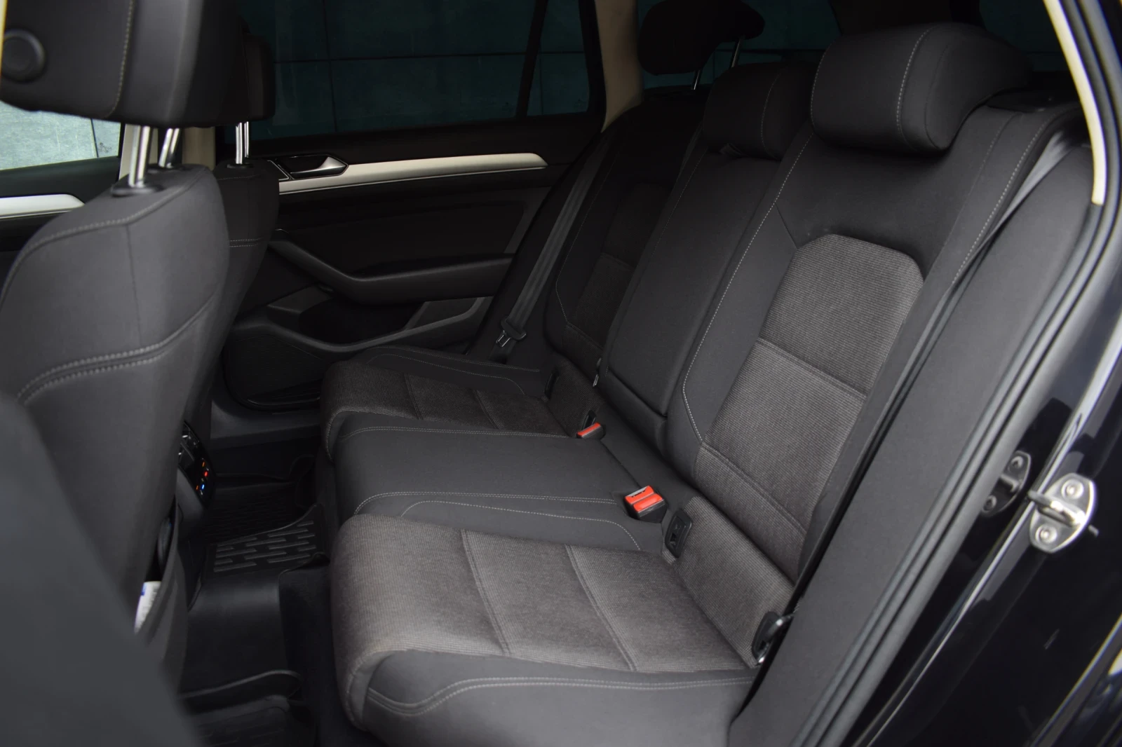 VW Passat 2.0 TDI, снимка 16 - Автомобили и джипове - 56585474