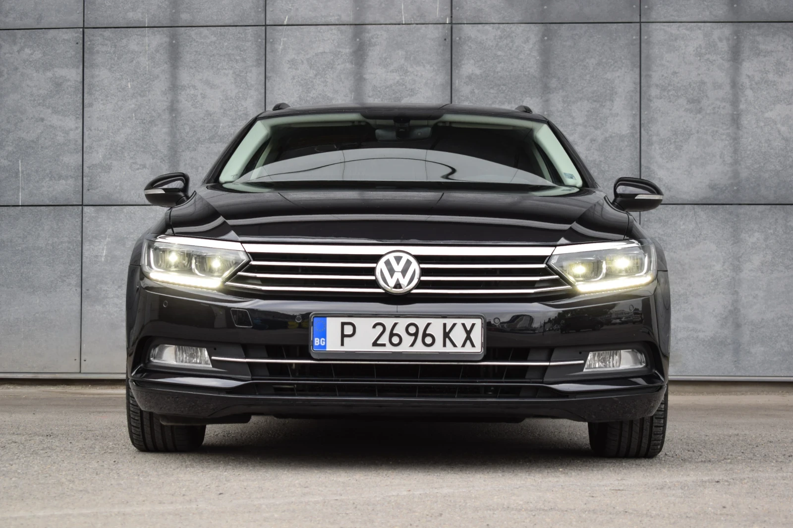 VW Passat 2.0 TDI, снимка 2 - Автомобили и джипове - 56585474