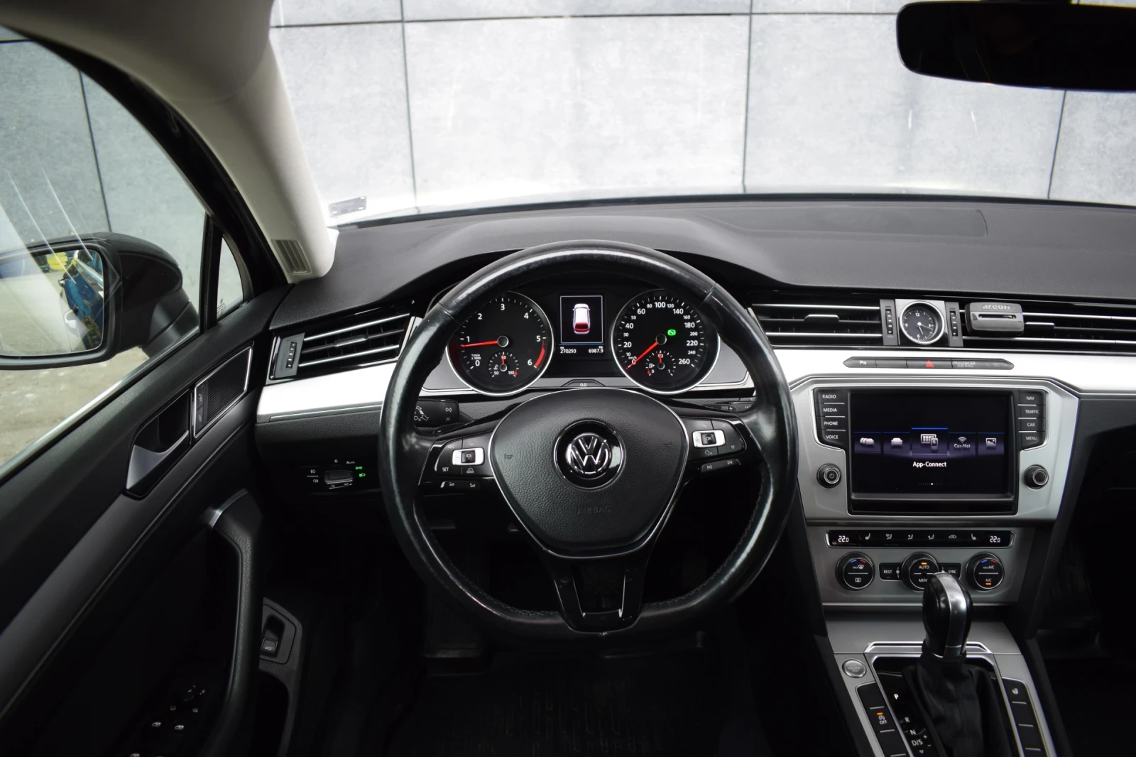 VW Passat 2.0 TDI, снимка 9 - Автомобили и джипове - 56585474