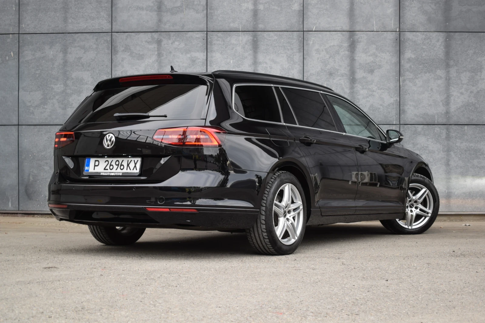 VW Passat 2.0 TDI, снимка 4 - Автомобили и джипове - 56585474